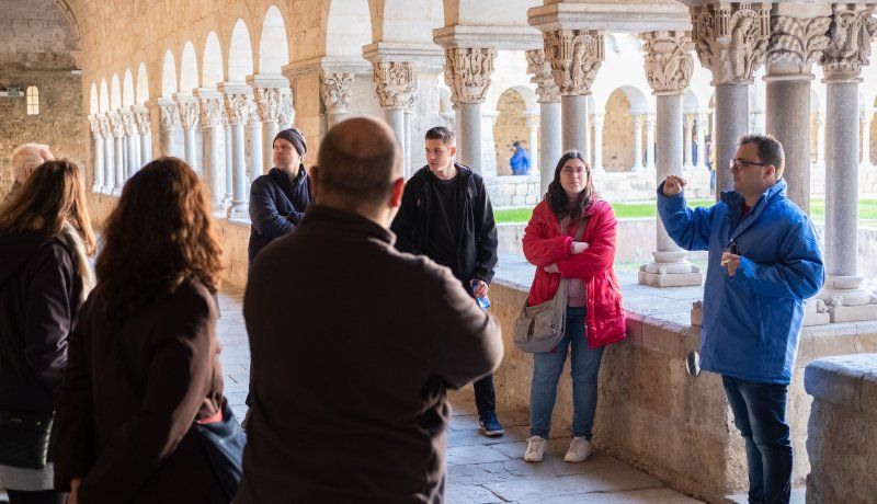 Guia'm pel Monestir