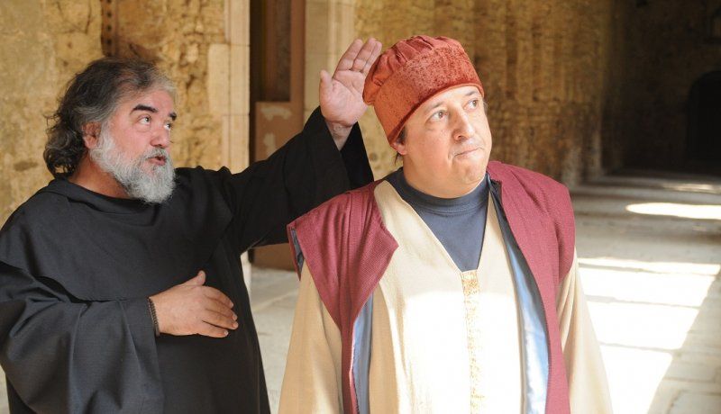 dos actors de la visita teatralitzada al claustre
