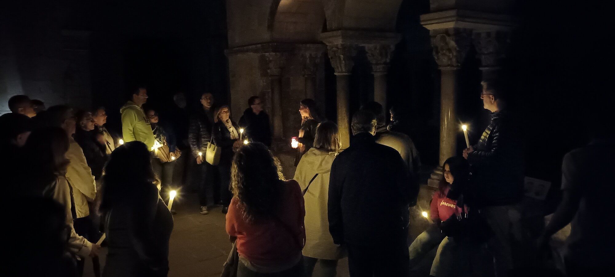 visita guiada la nit al claustre