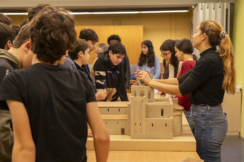 activitat escolar al monestir
