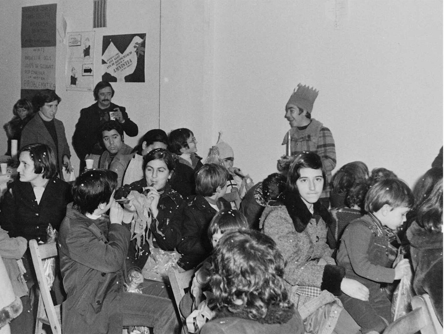 Festa infantil de l’Associació de Veïns del Sector Estació el 23 de desembre de 1975.